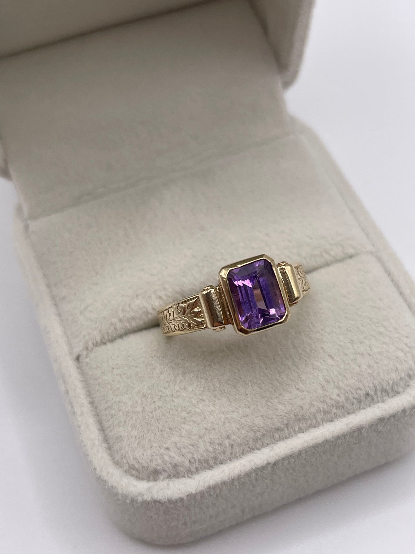 9ct gold amethyst ring