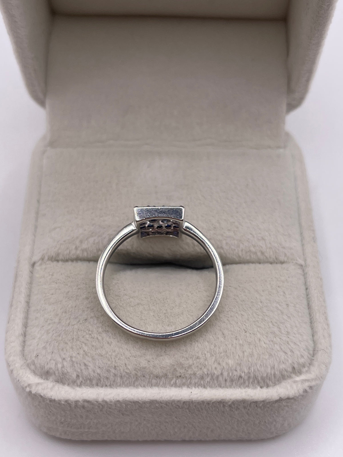 9ct white gold sapphire cluster ring