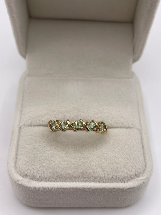 9ct gold green sapphire ring