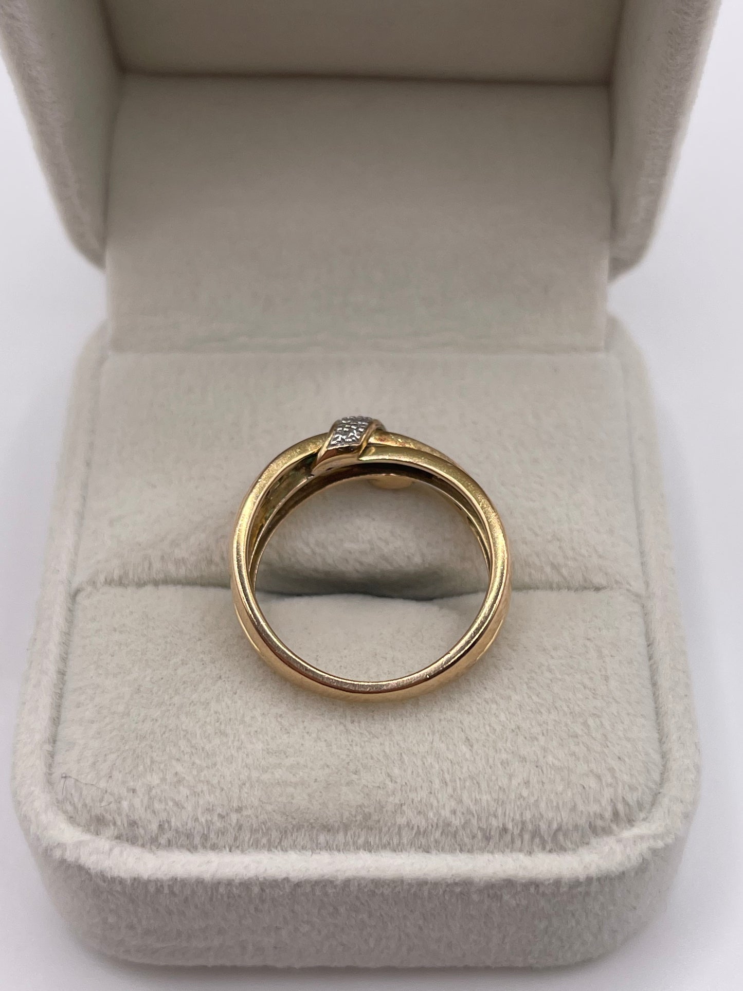 9ct gold emerald and diamond ring