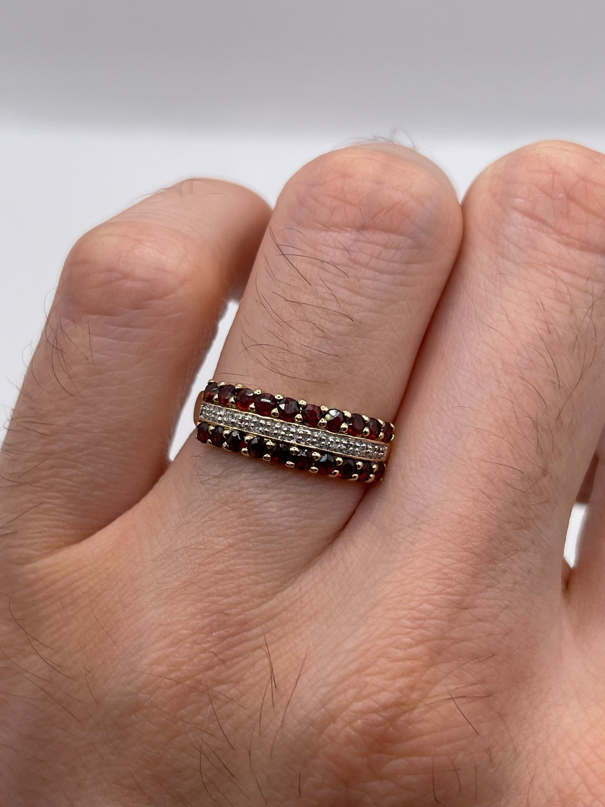 9ct gold garnet and diamond ring