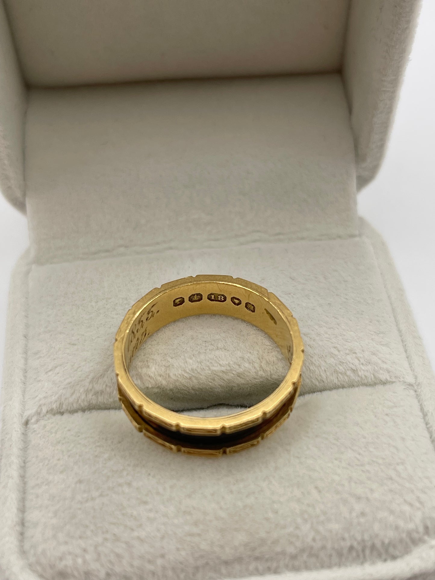 Antique 18ct gold enamel mourning ring