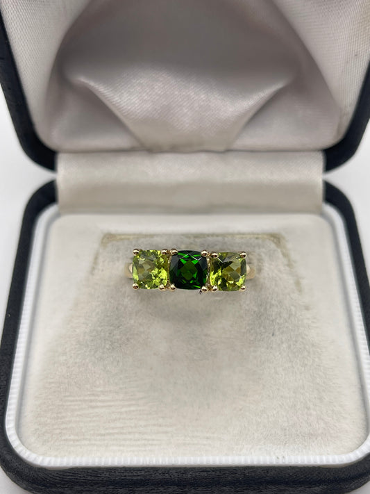 9ct gold peridot and diopsude ring