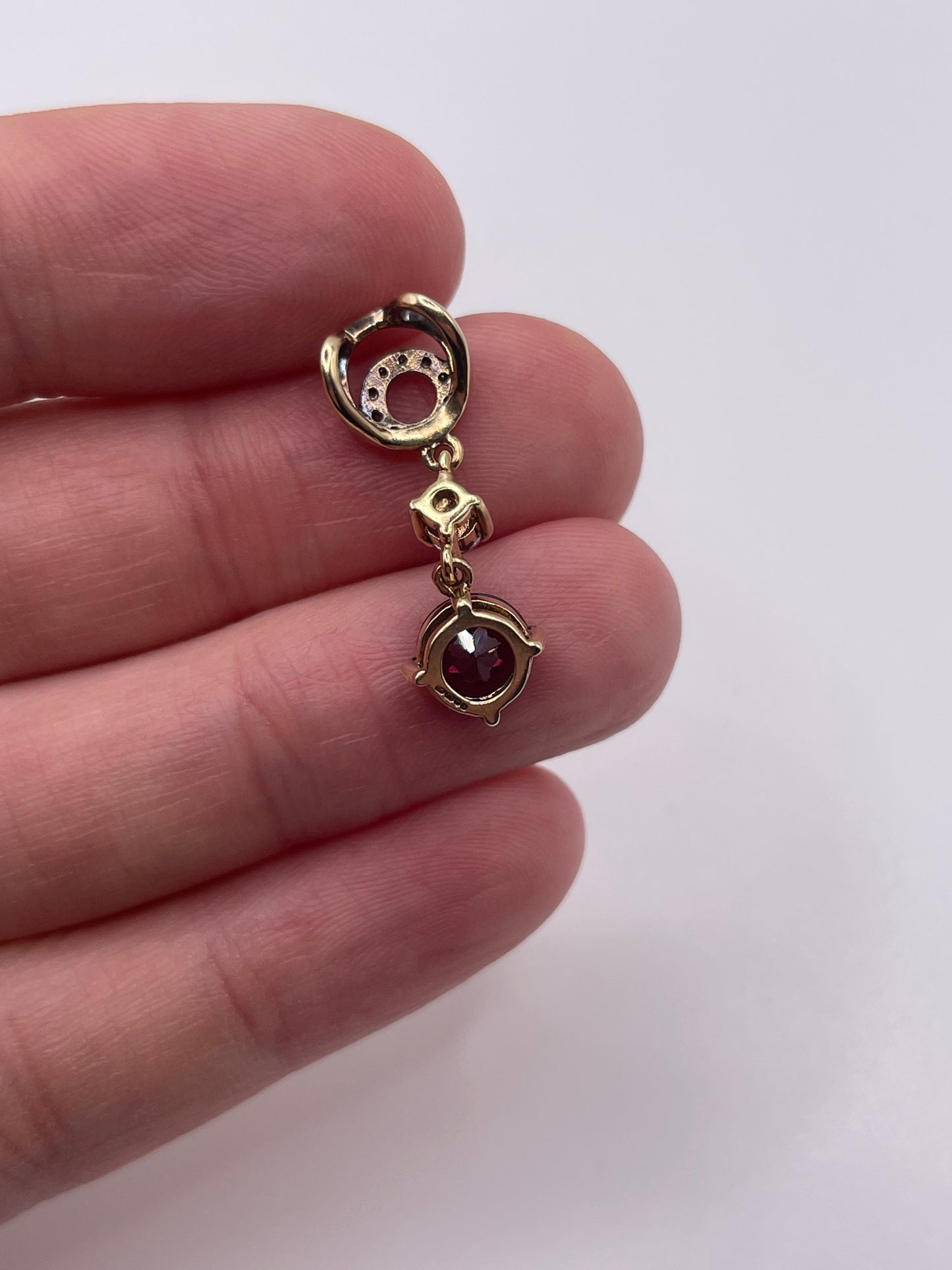 9ct gold garnet, morganite and diamond pendant