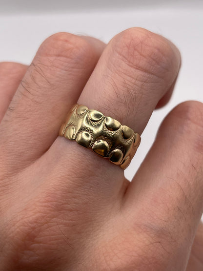 9ct gold patterned band