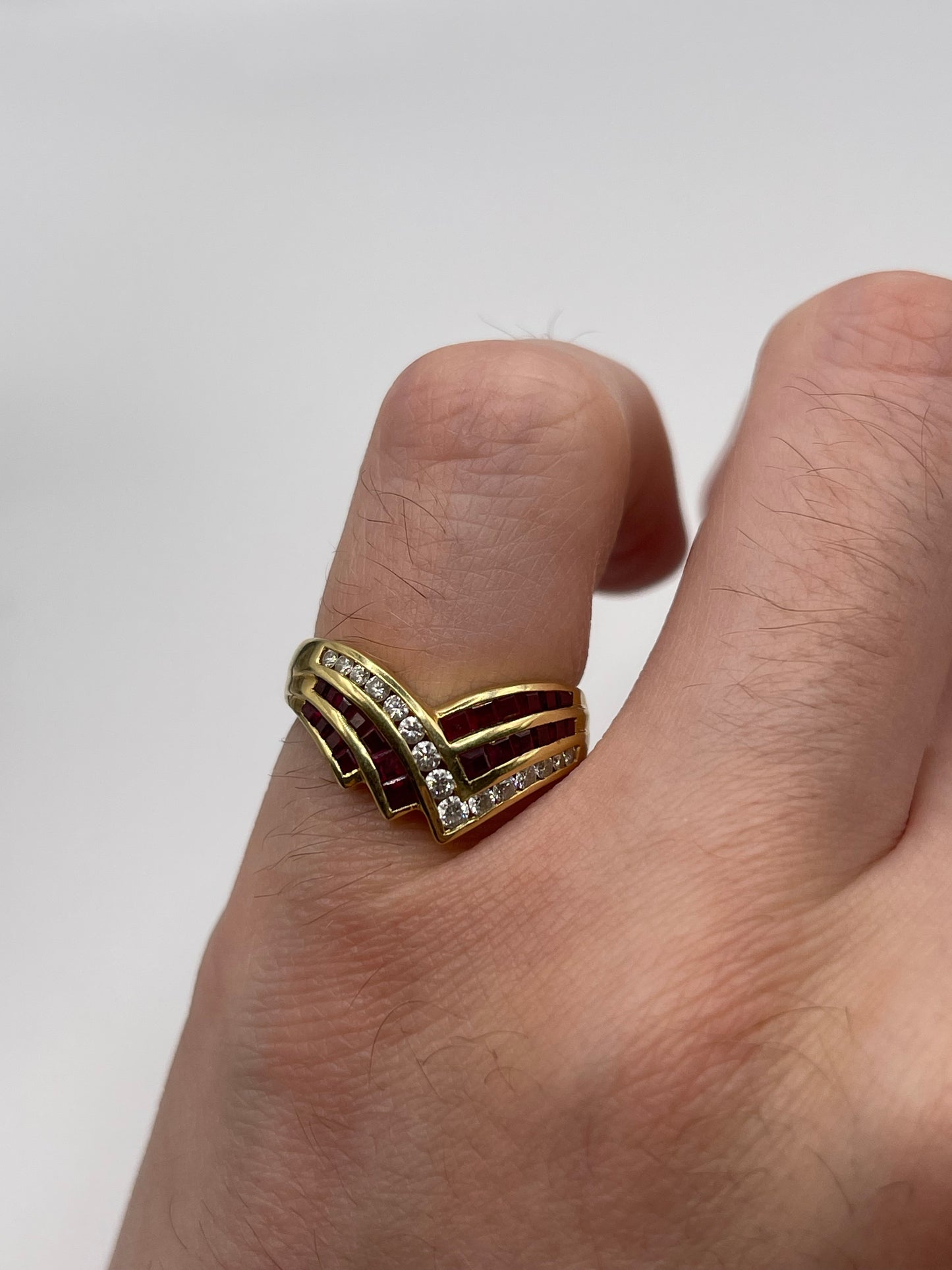 18ct gold ruby and diamond ring
