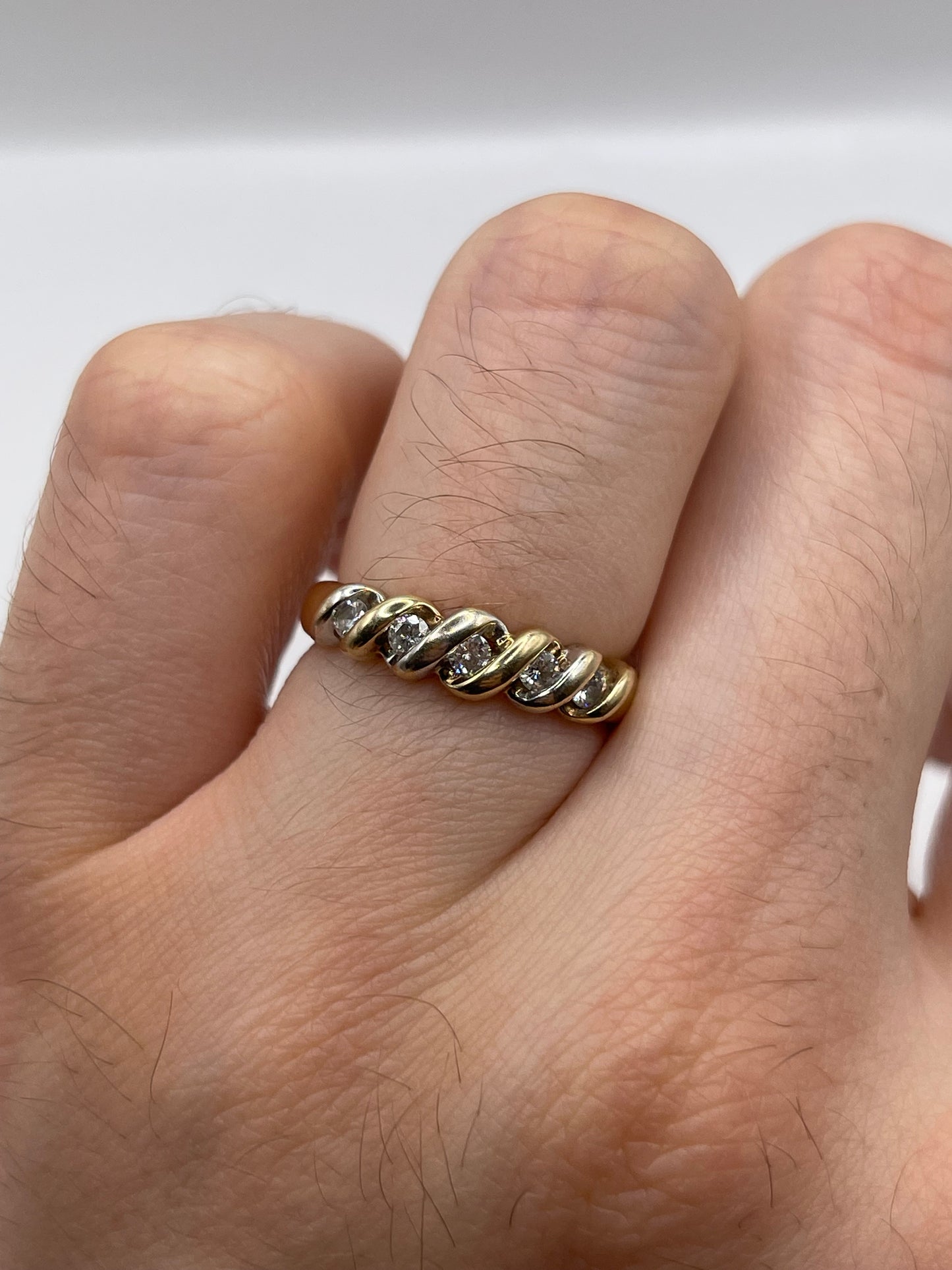 9ct gold diamond ring