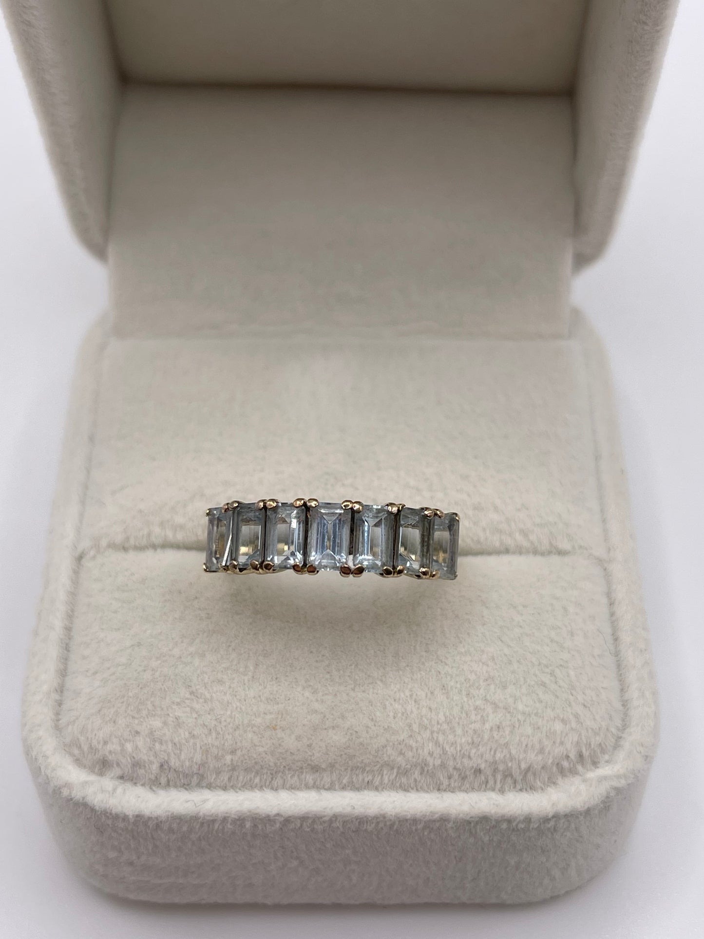 9ct gold aquamarine ring