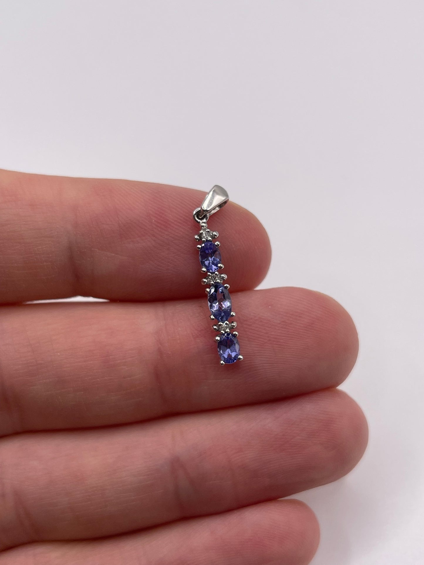 9ct white gold tanzanite and diamond pendant