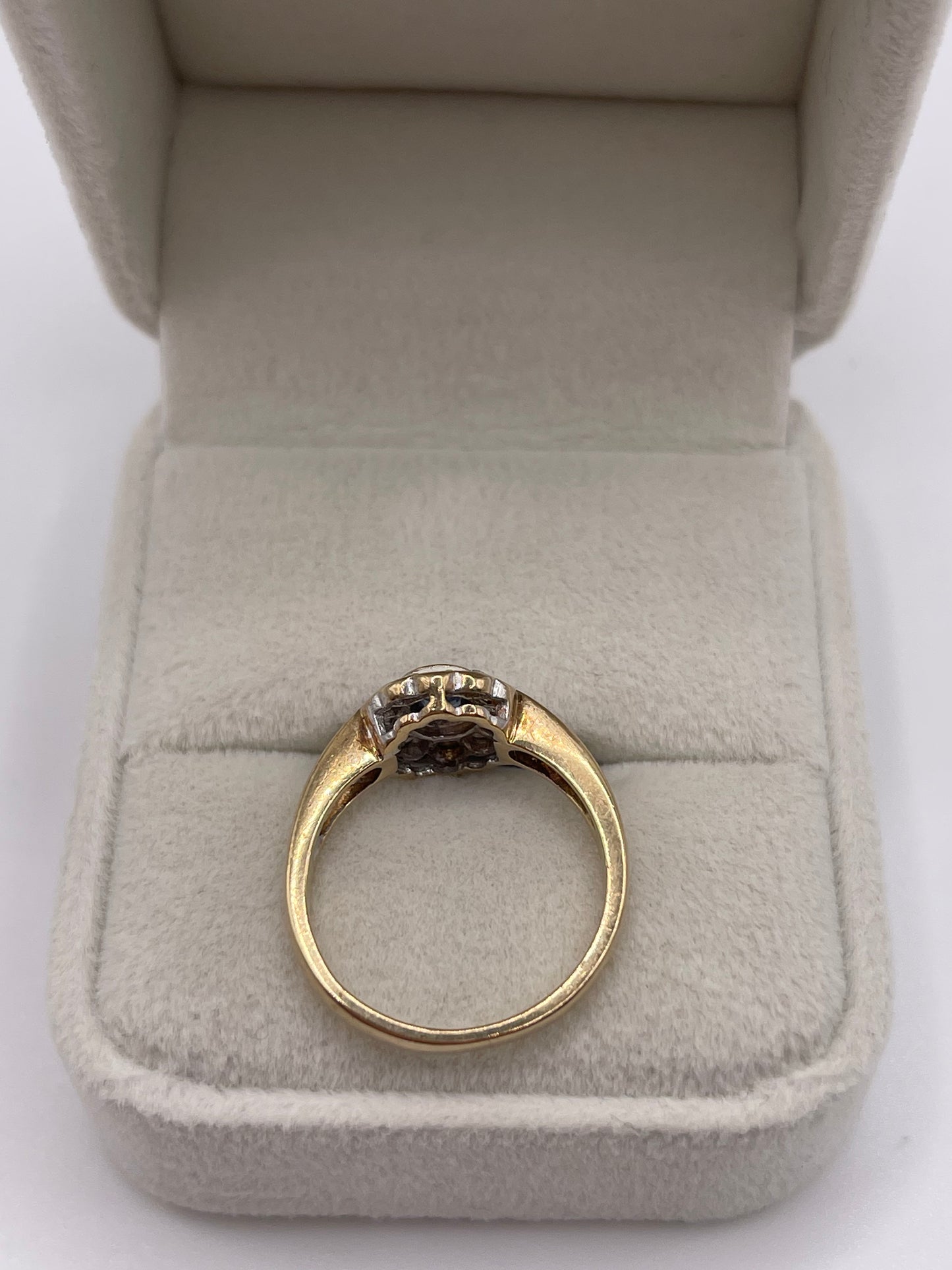 9ct gold sapphire and diamond ring