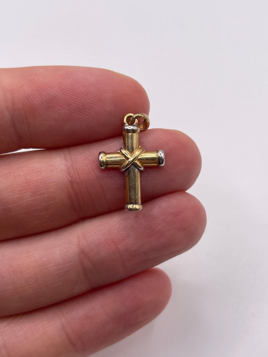 9ct gold cross pendant