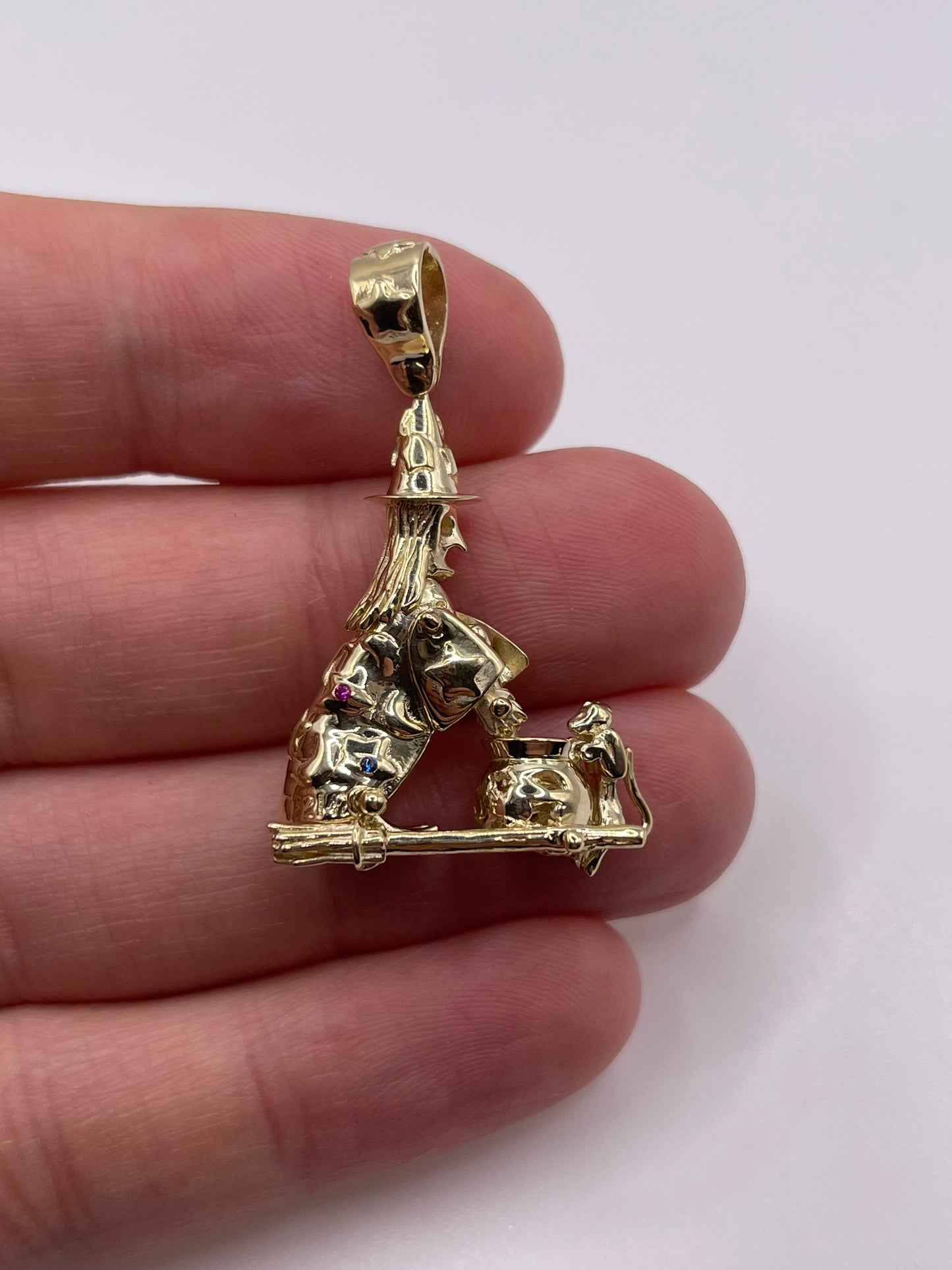 9ct gold articulated witch and cauldron pendant