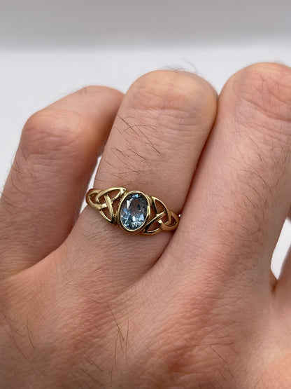 9ct gold topaz ring