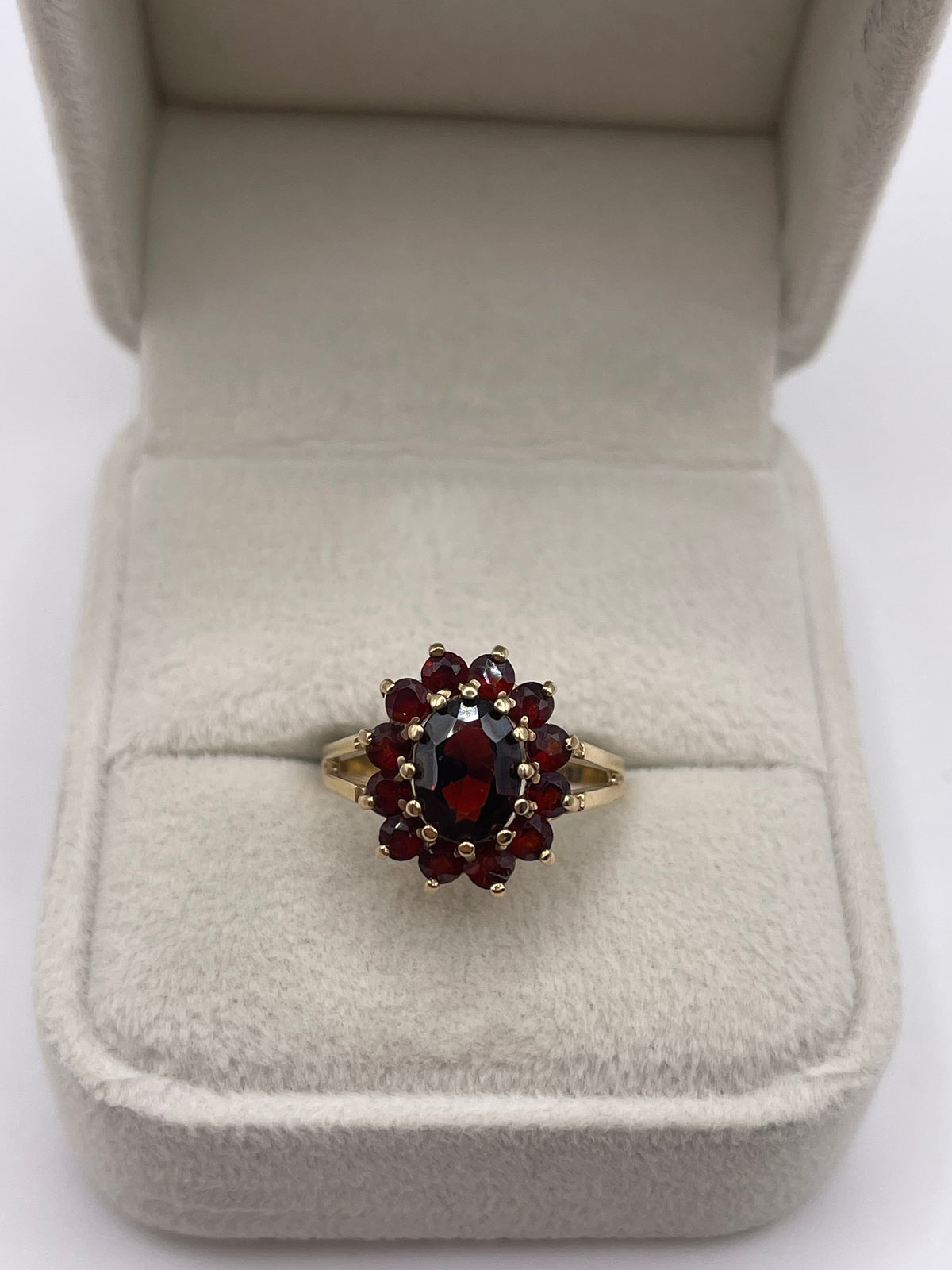 9ct gold garnet cluster ring