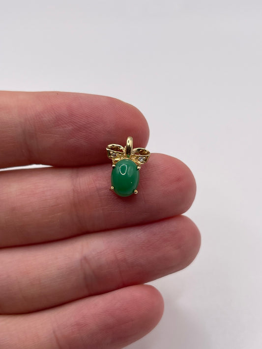9ct gold chalcedony pendant