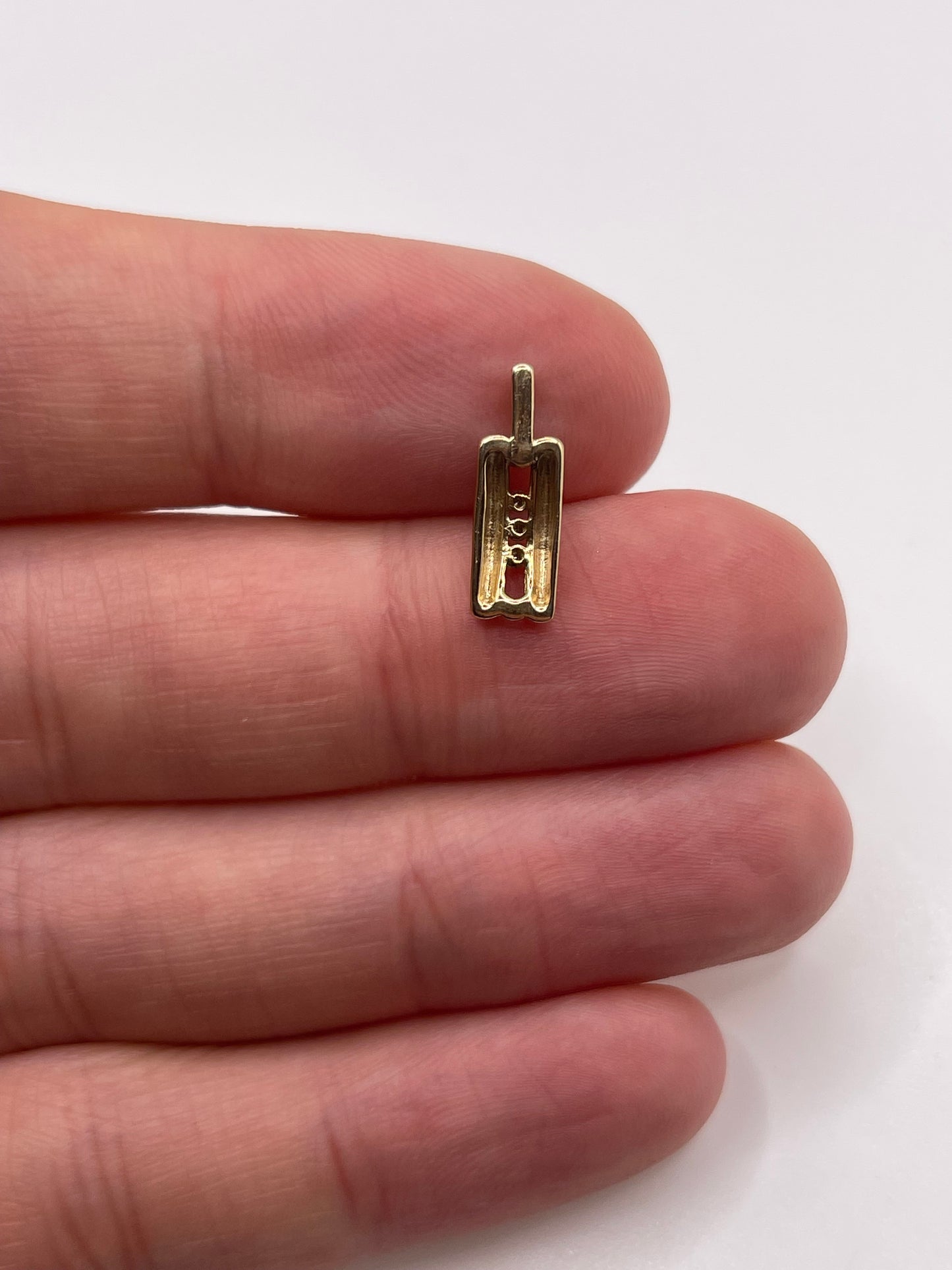 9ct gold diamond pendant
