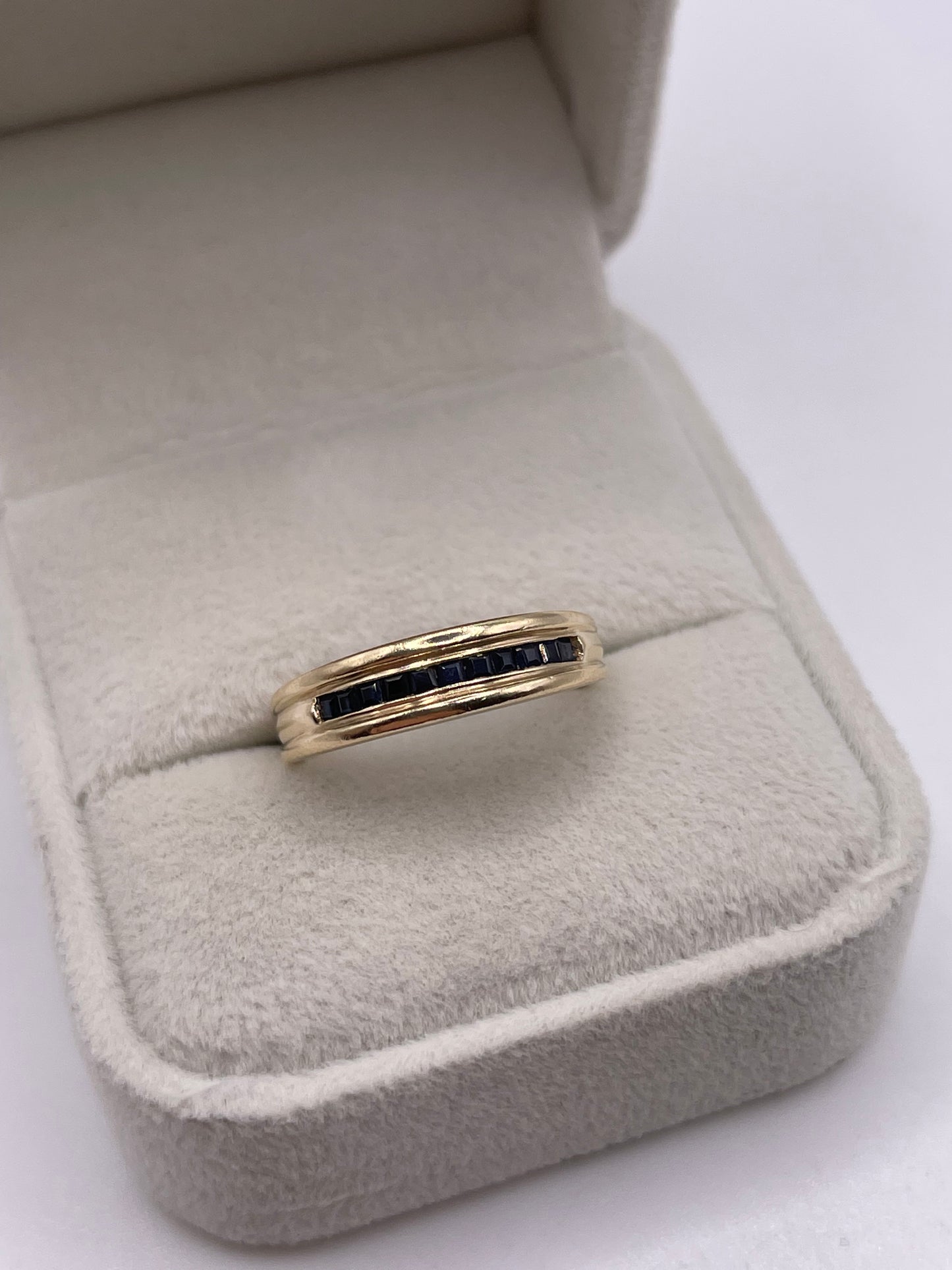 9ct gold sapphire ring