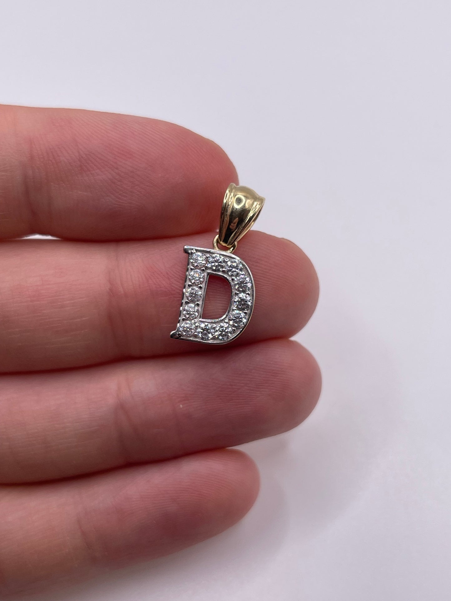 9ct gold cz initial D pendant