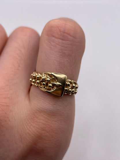 9ct gold buckle ring
