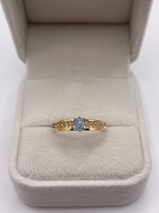 9ct gold blue topaz ring