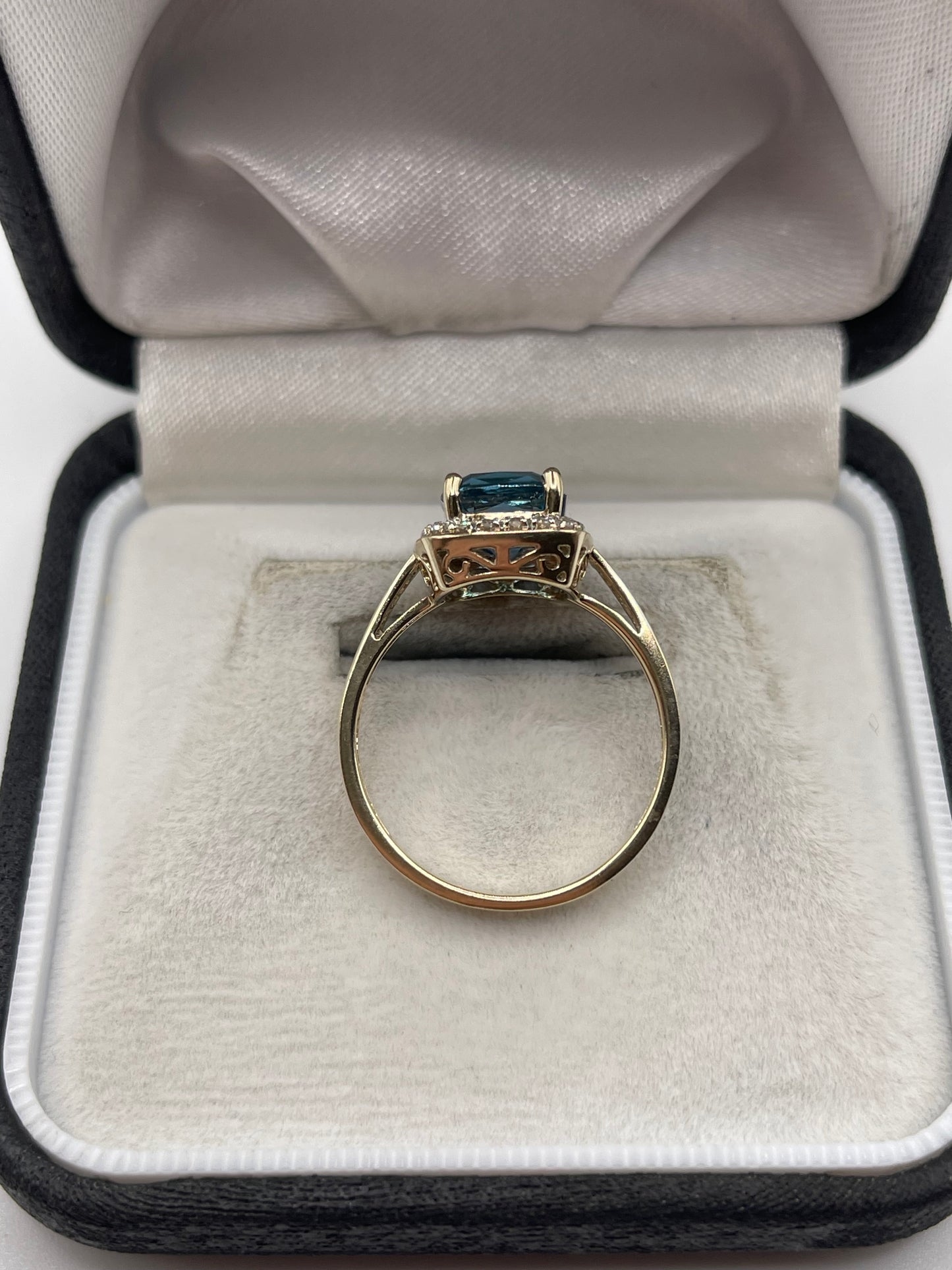 9ct gold topaz and diamond ring