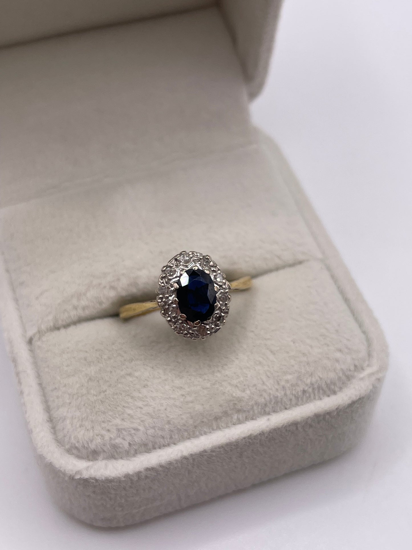 18ct gold sapphire and diamond ring