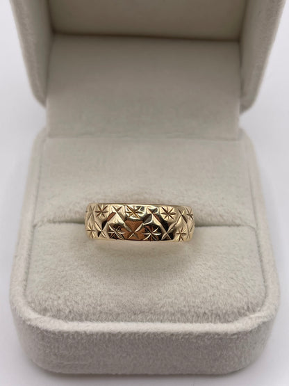 9ct gold patterned band