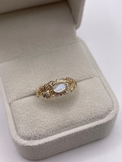 9ct gold moonstone ring