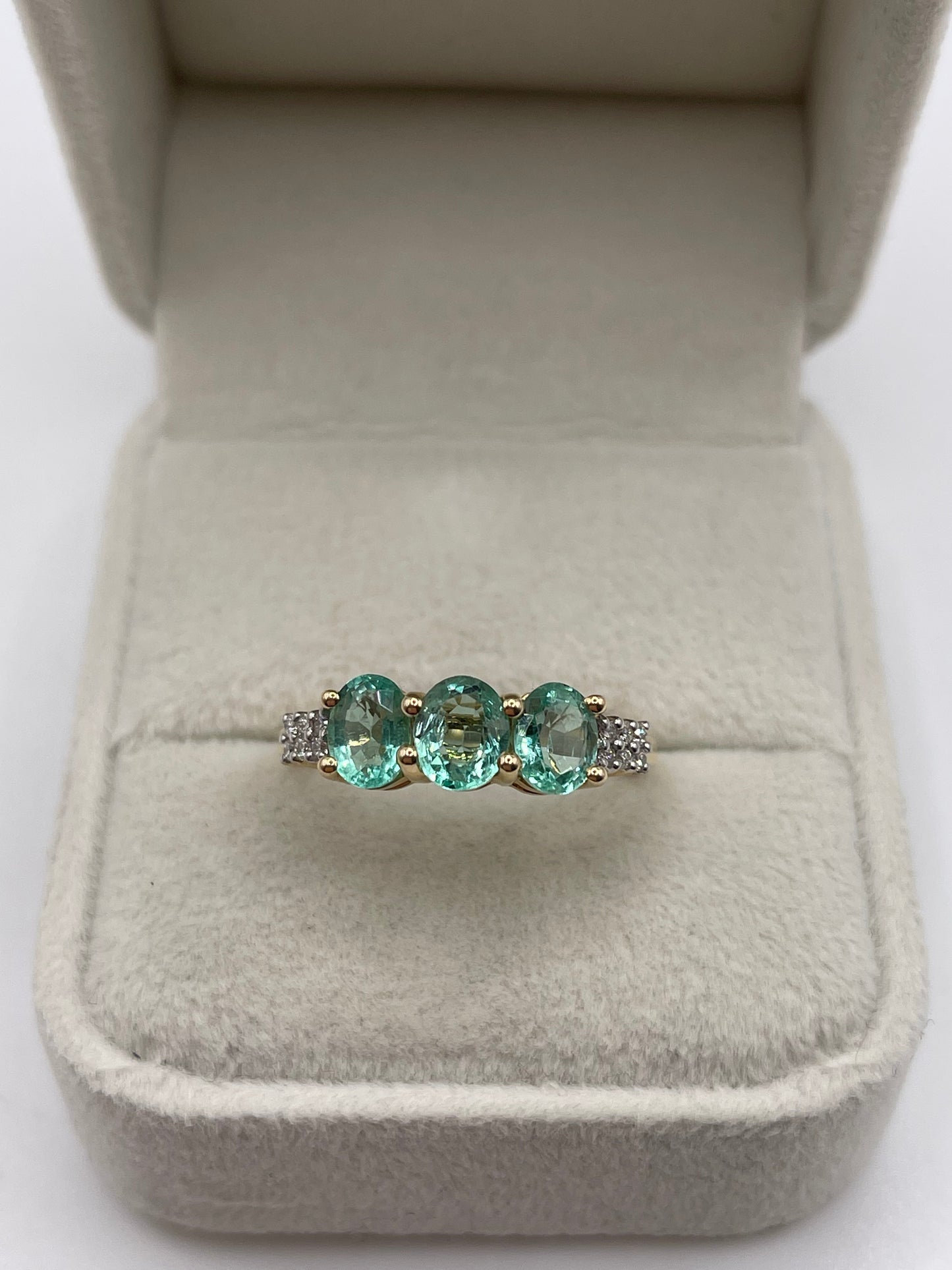 14ct gold emerald and diamond ring