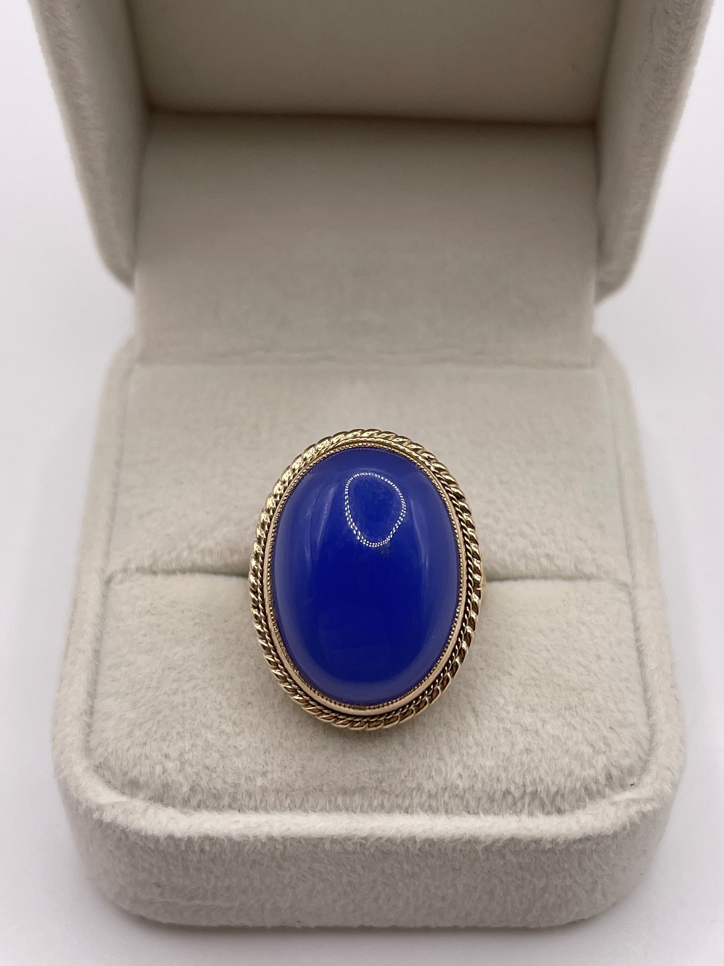9ct gold chalcedony ring