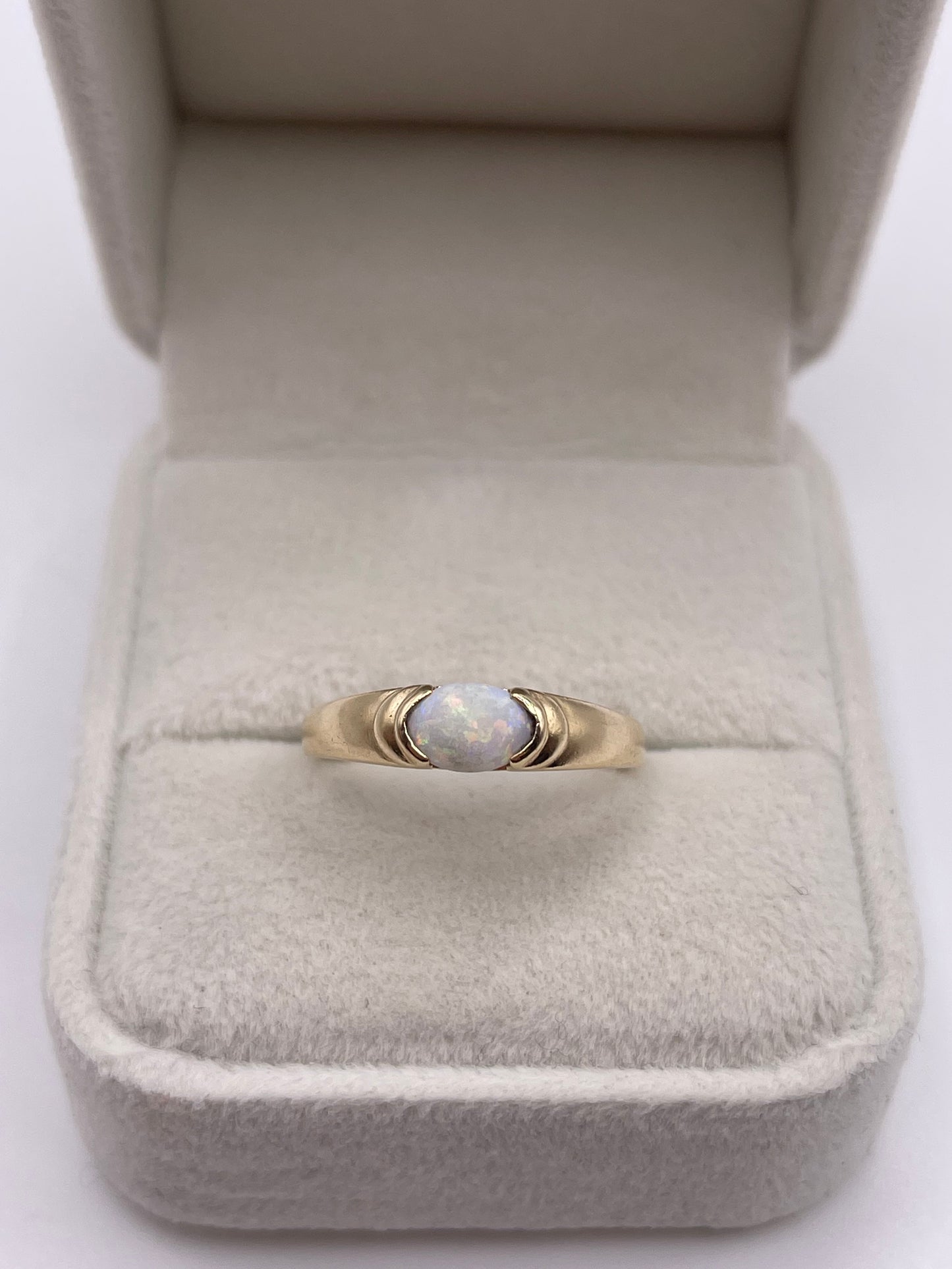9ct gold opal ring