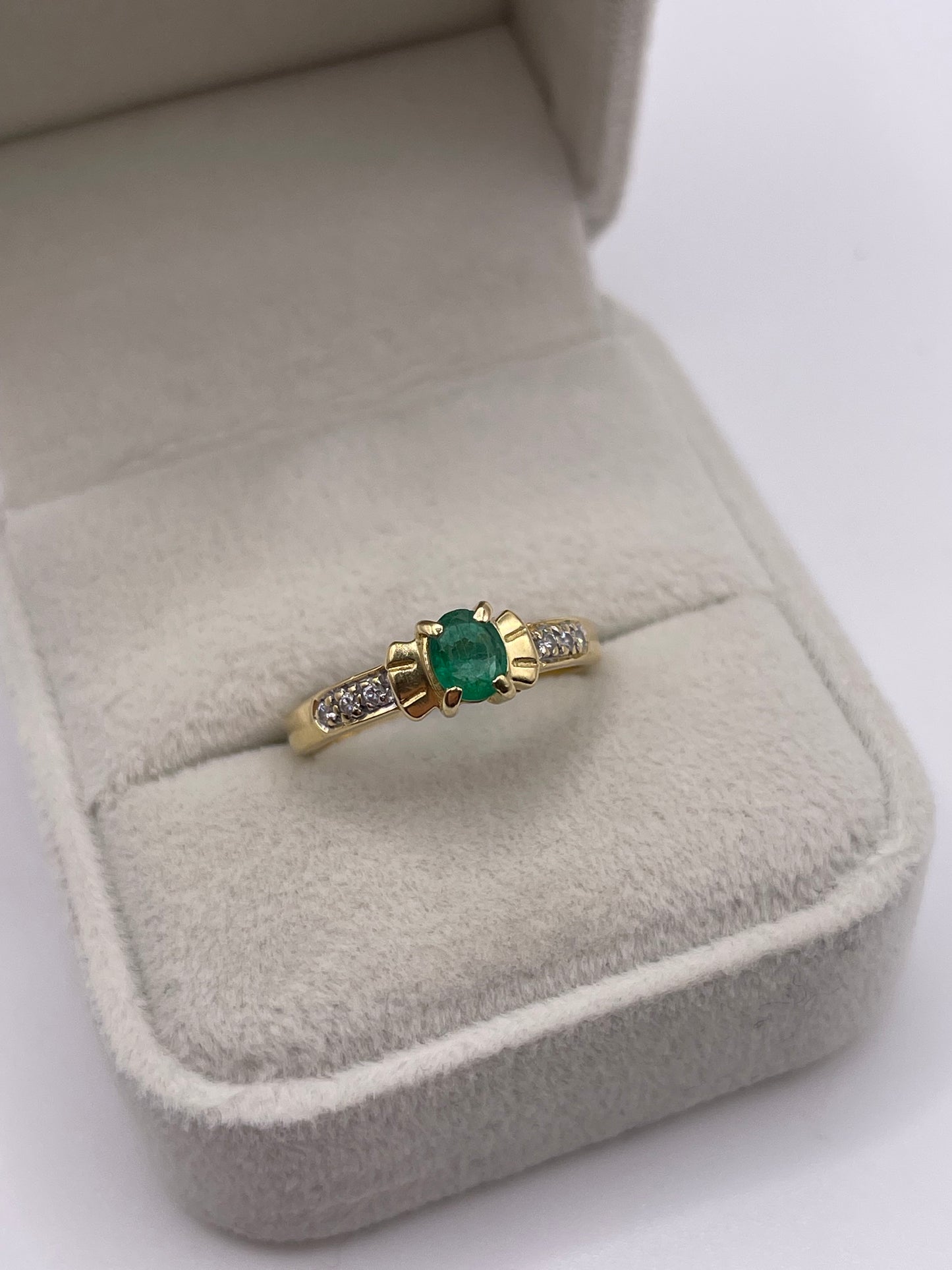 18ct gold emerald and diamond ring