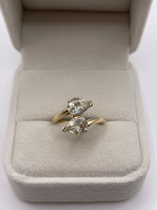 9ct gold quartz ring