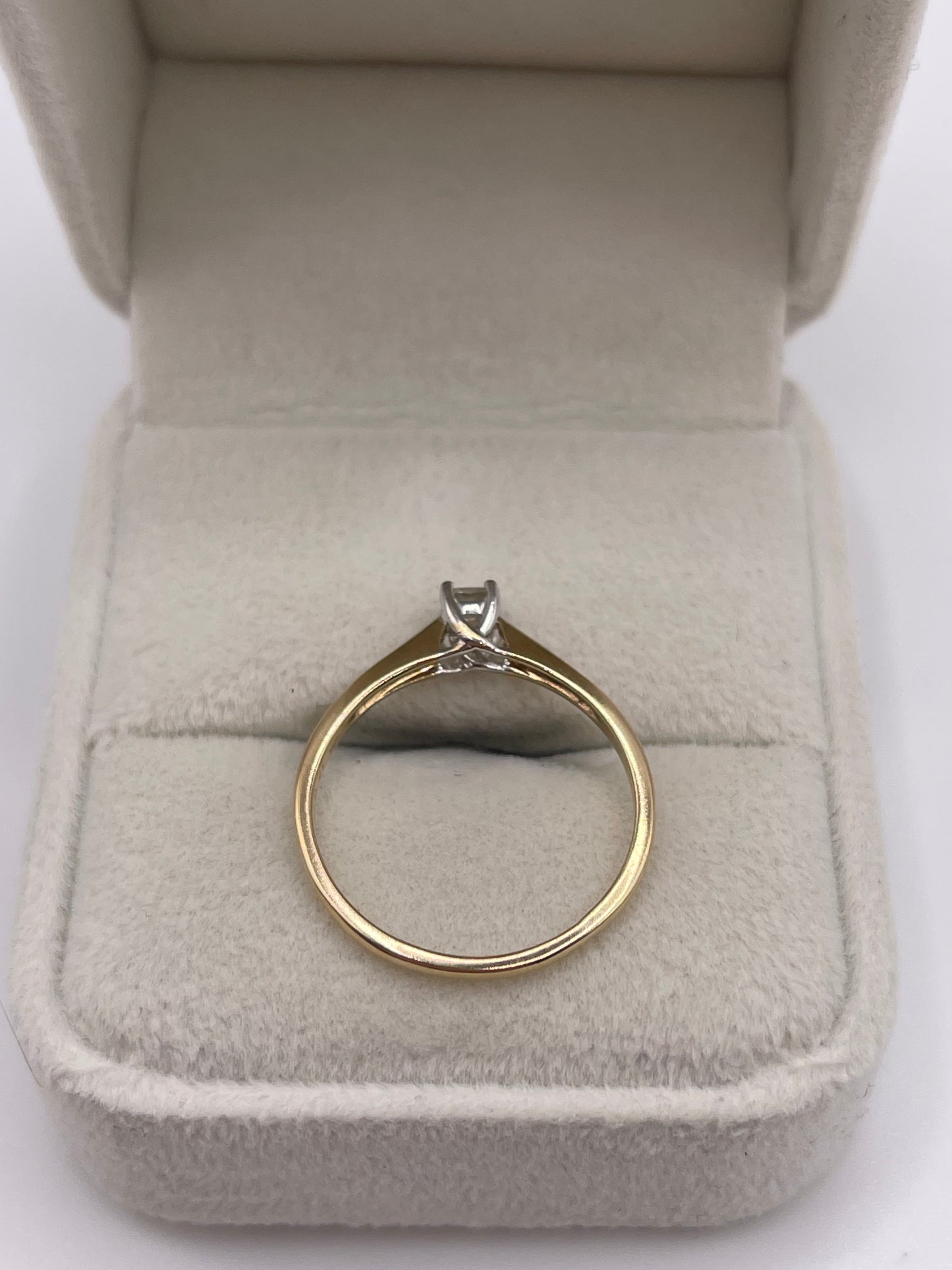 9ct gold diamond ring