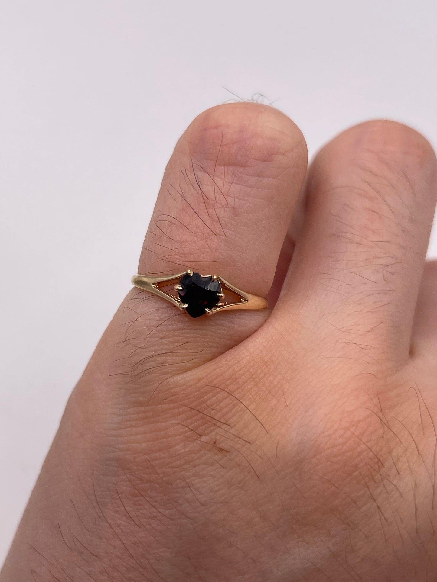 9ct gold garnet heart ring
