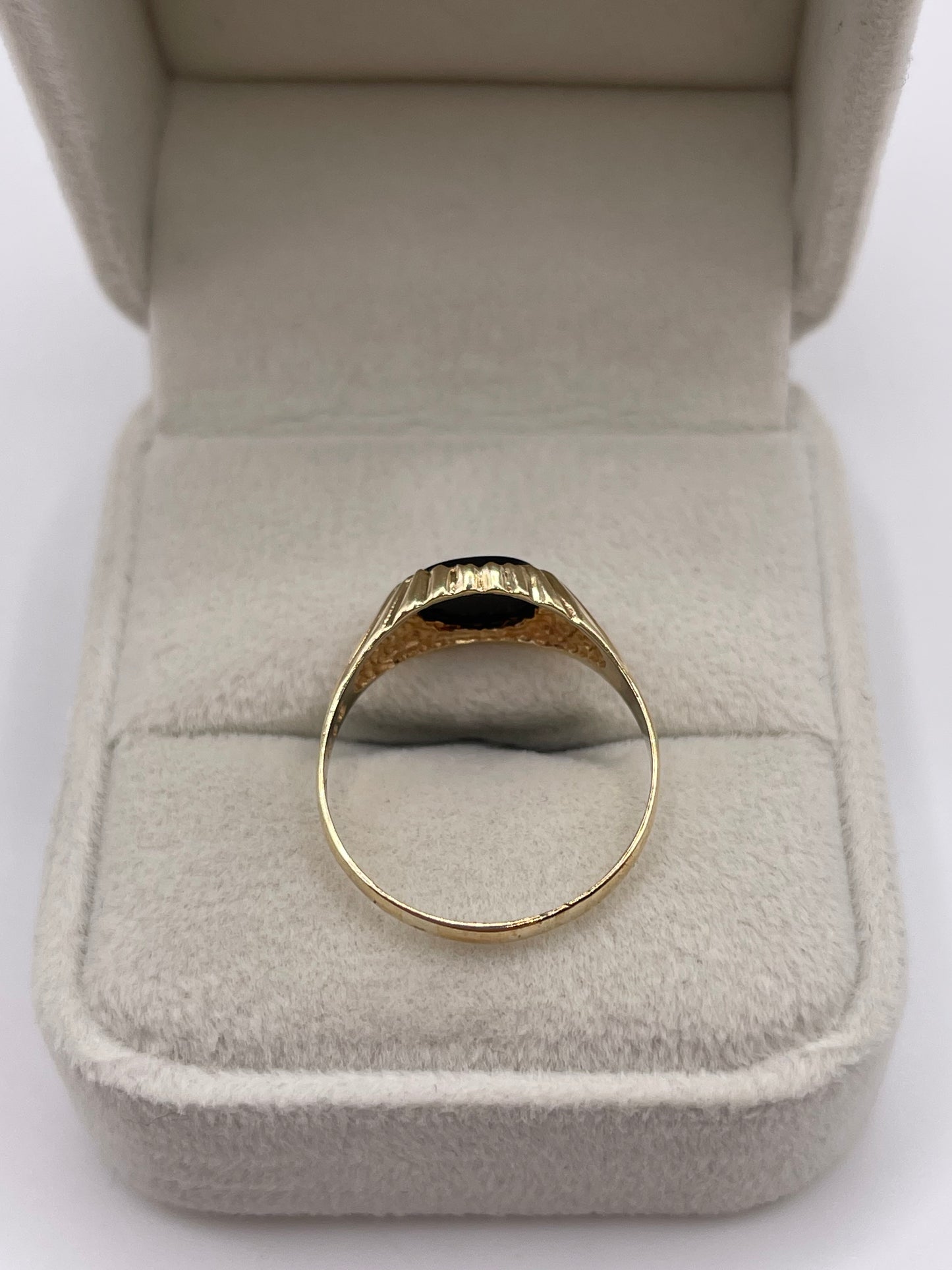 9ct gold onyx ring
