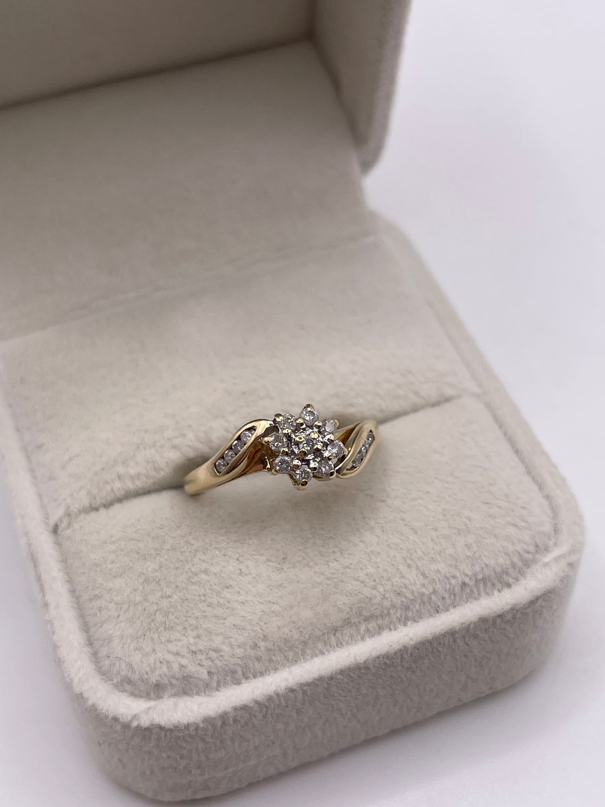 9ct gold diamond cluster ring