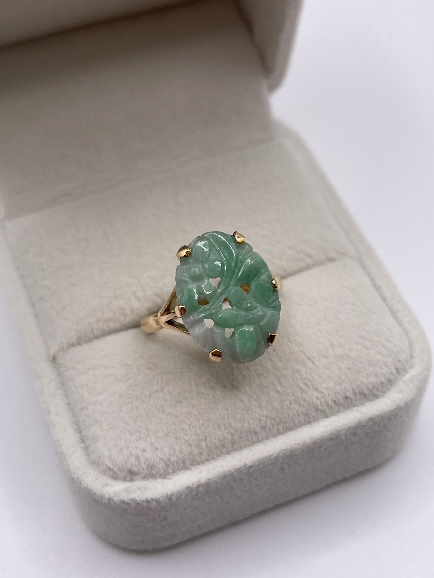 9ct gold carved jade ring