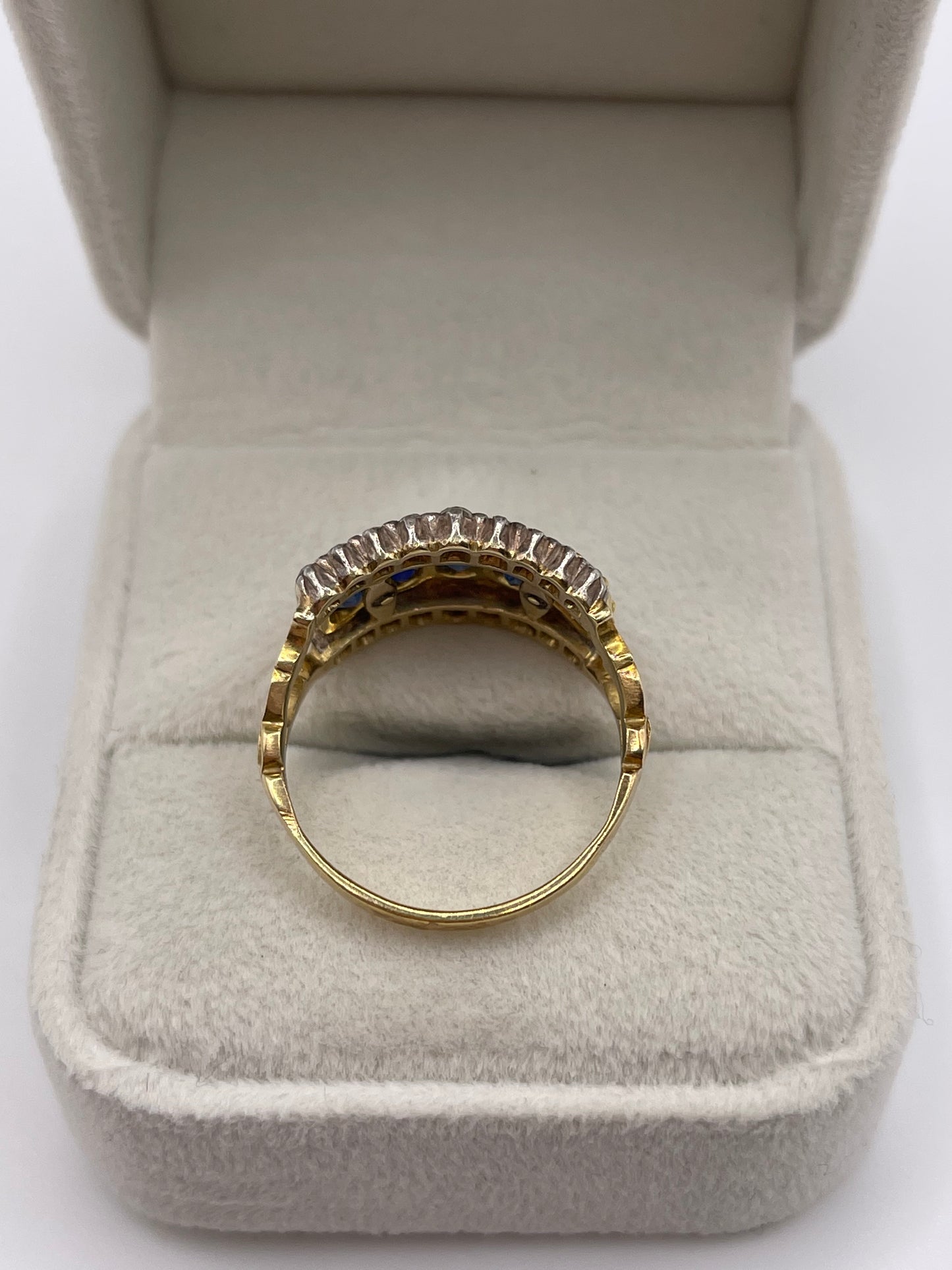18ct gold sapphire and diamond ring