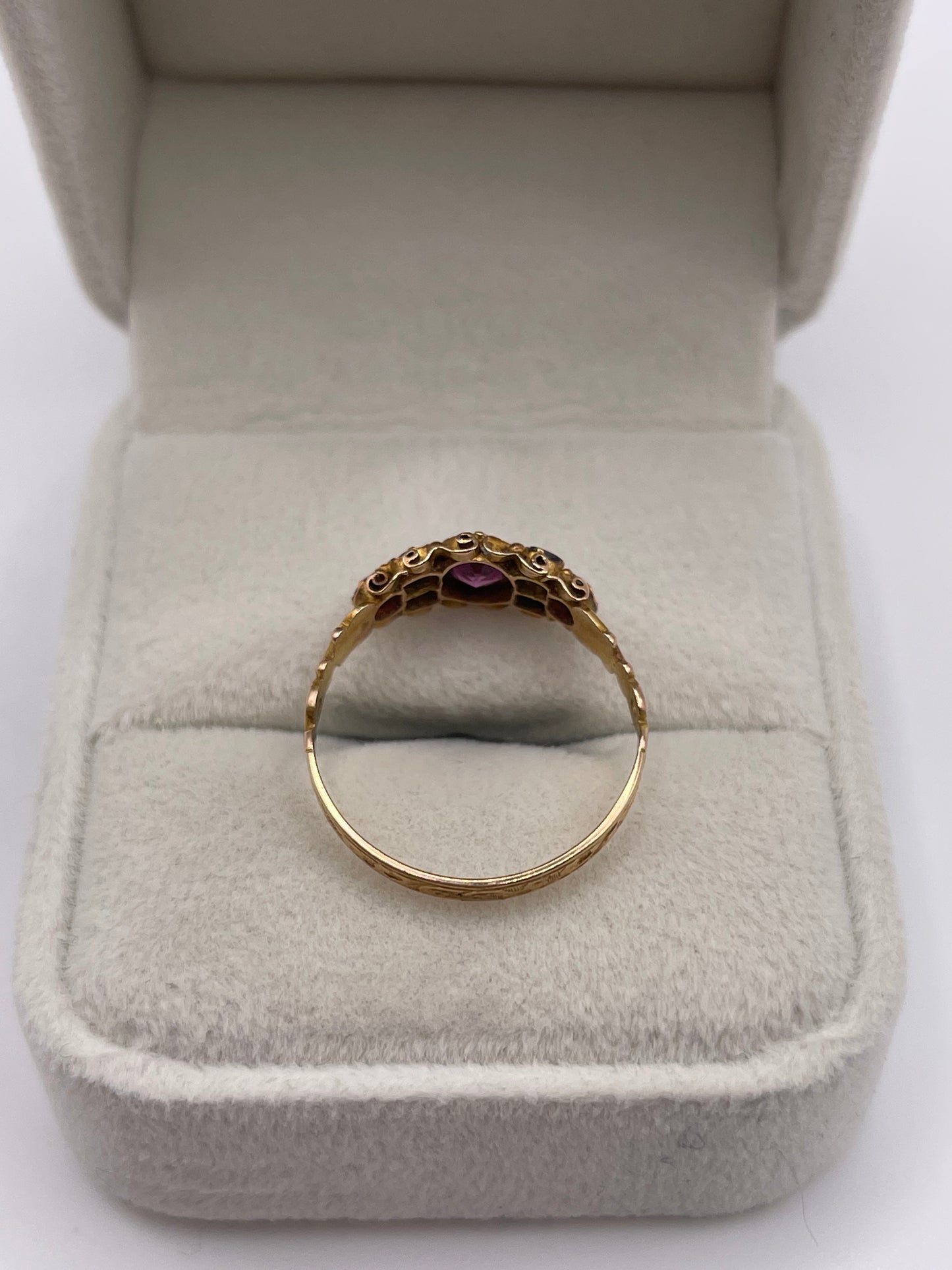 Antique 15ct gold garnet and emerald ring