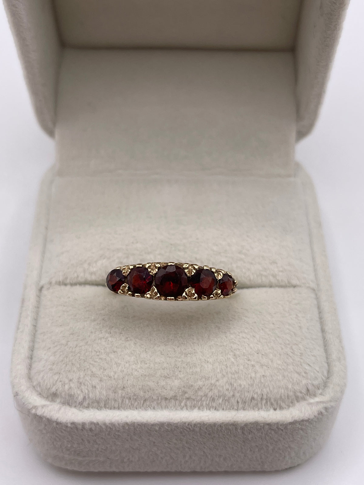 9ct gold garnet ring