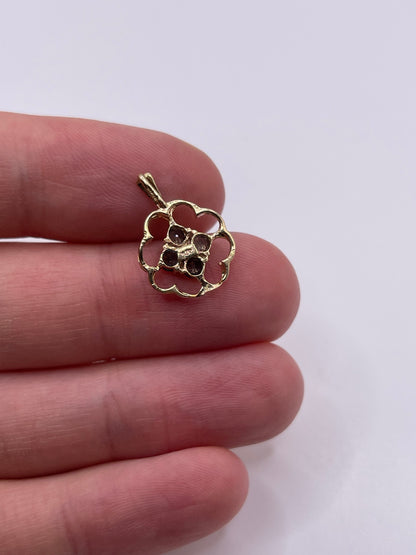 9ct gold sapphire pendant