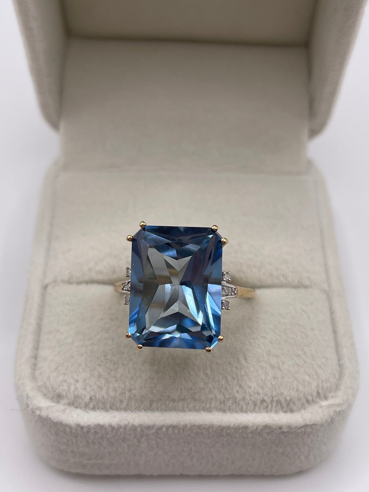9ct gold topaz and diamond ring