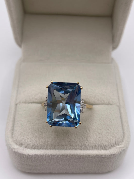 9ct gold topaz and diamond ring