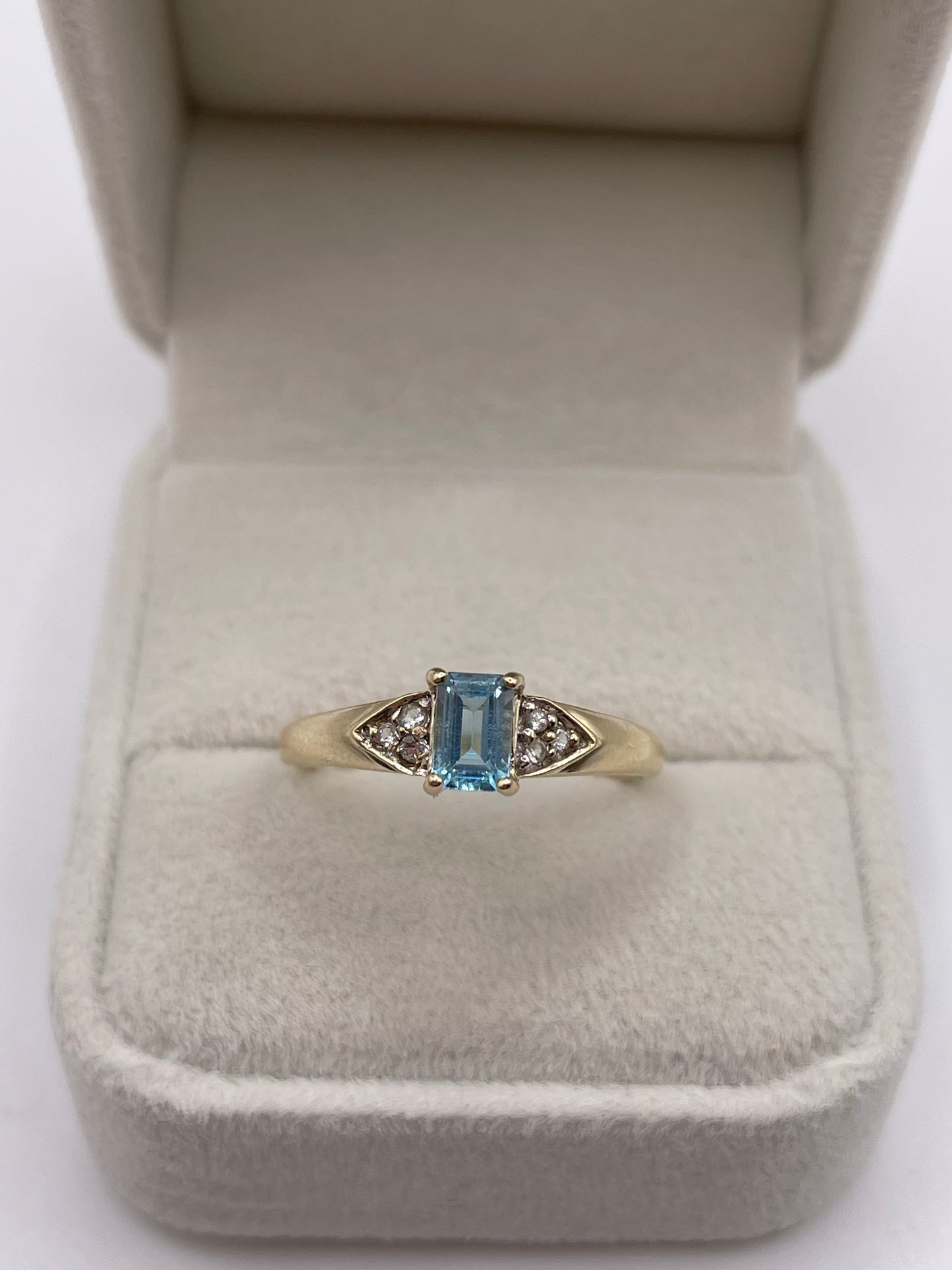 9ct gold topaz and zircon ring