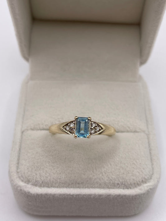 9ct gold topaz and zircon ring