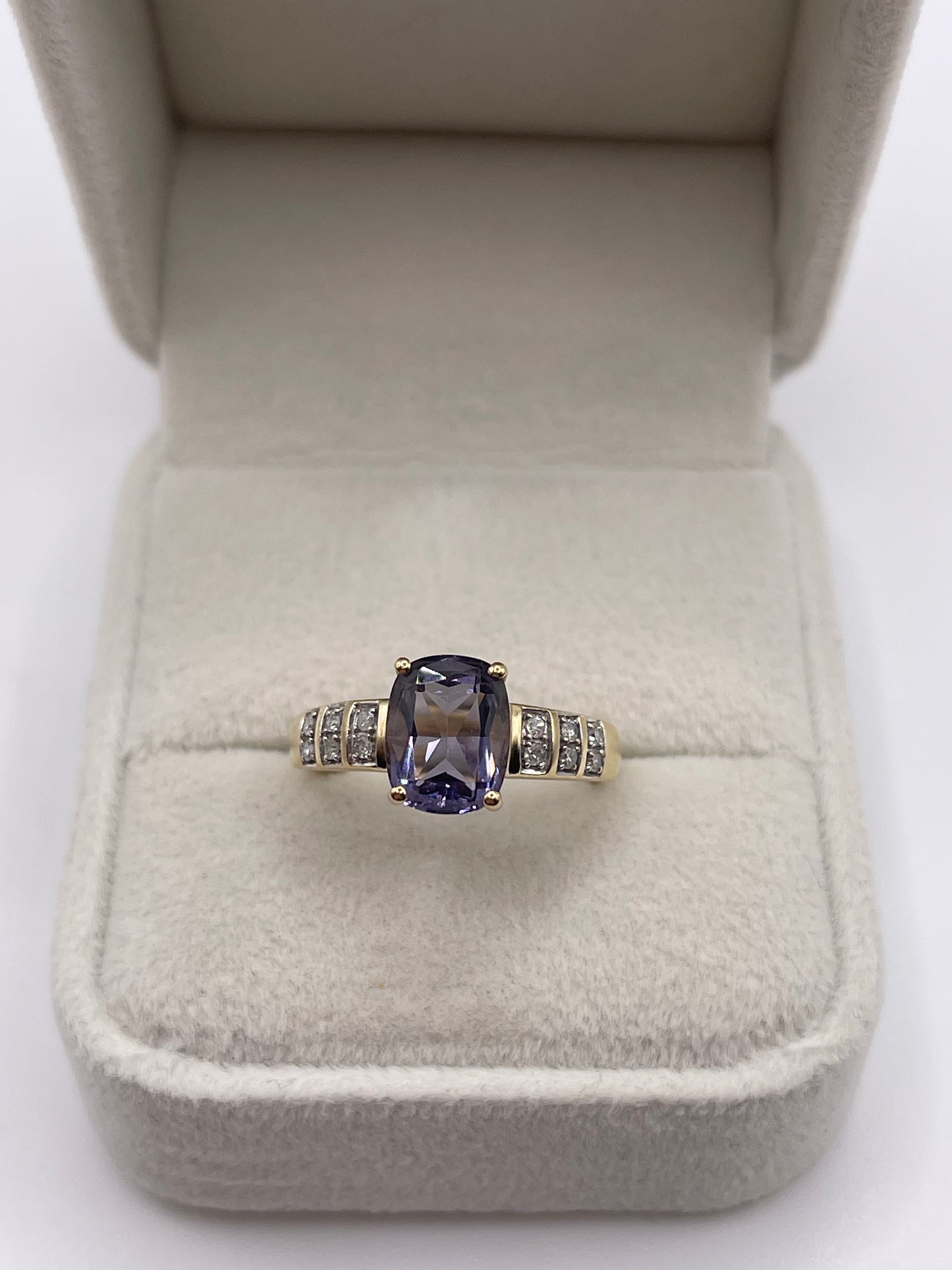 9ct gold blueberry quartz and diamond ring