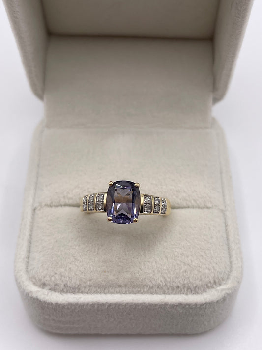 9ct gold blueberry quartz and diamond ring
