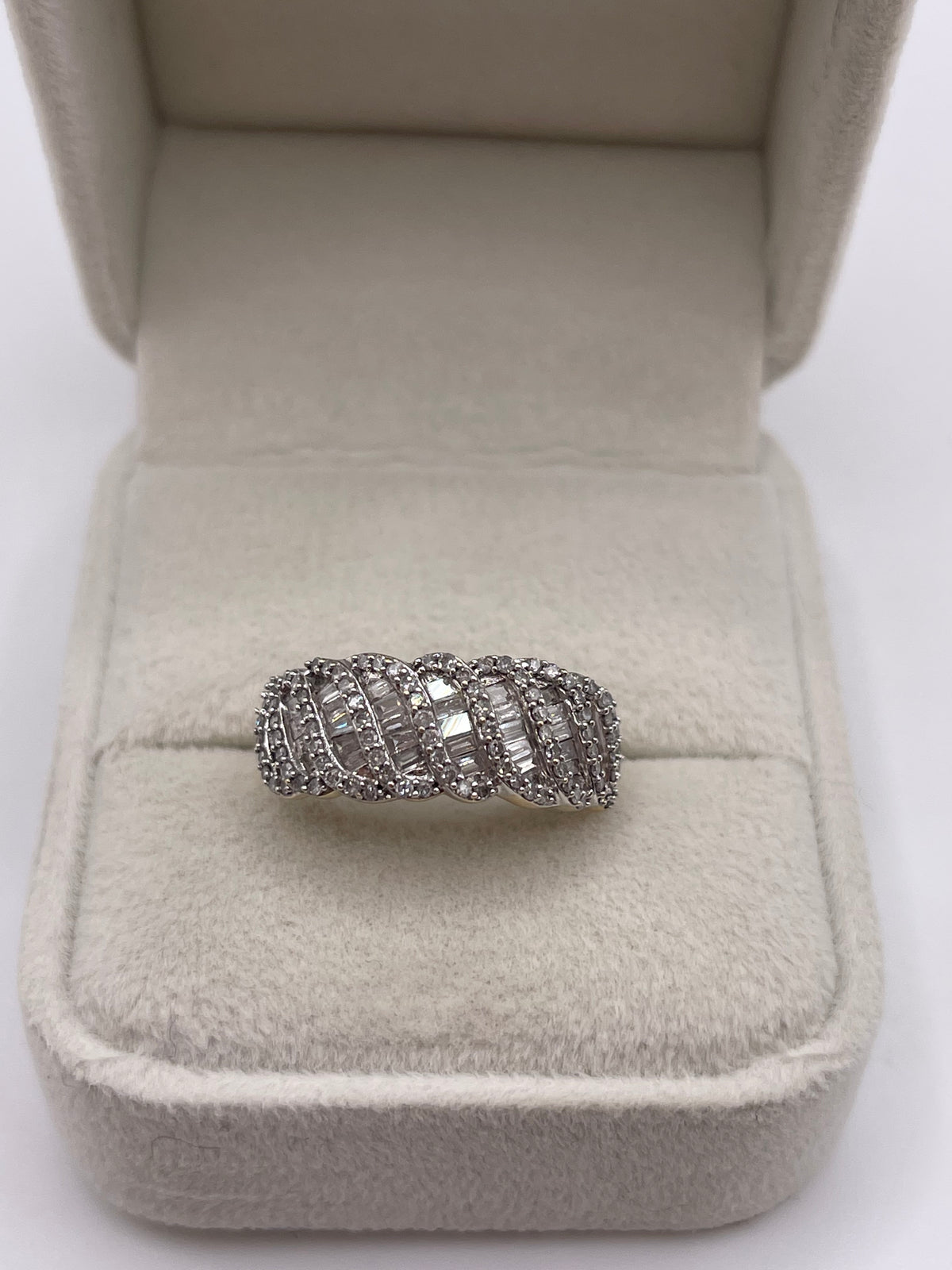 9ct gold diamond cluster ring