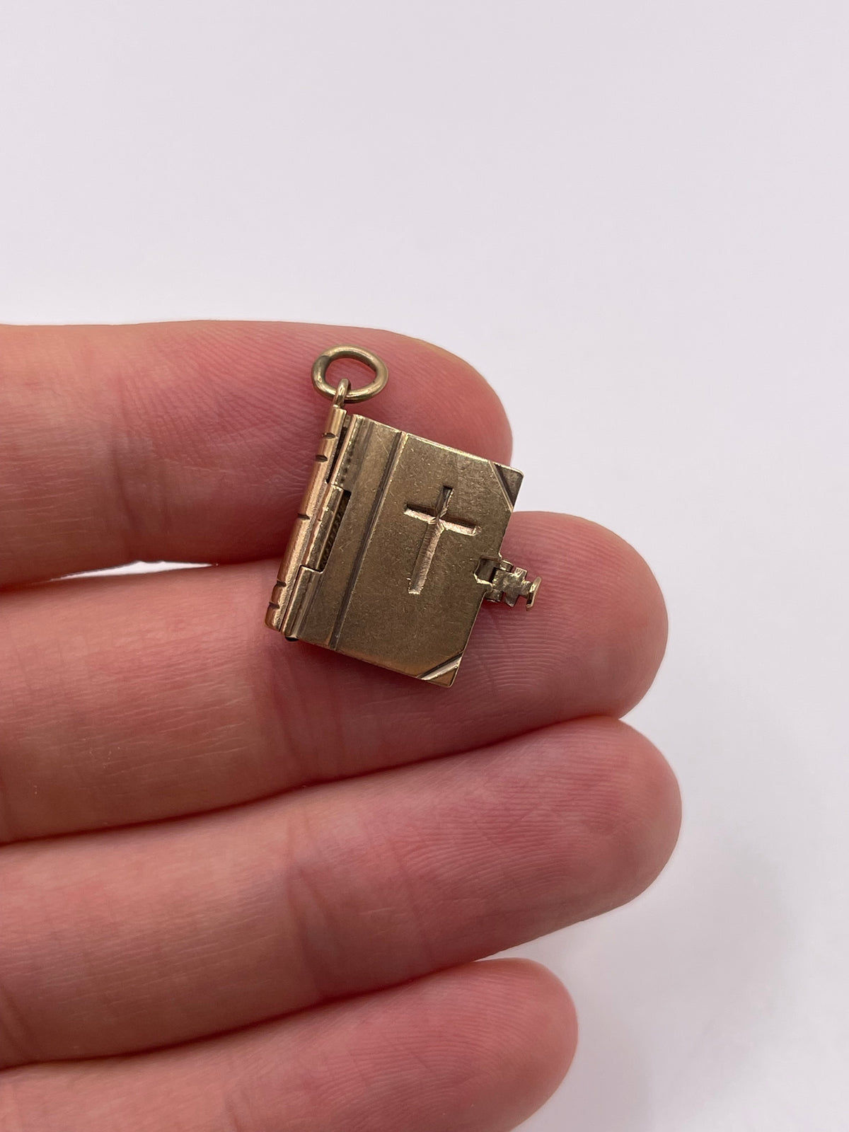 9ct gold prayer book charm